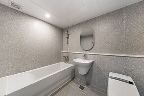 Liv Life Hotel