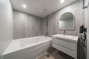 Liv Life Hotel