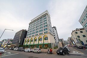 Liv Life Hotel