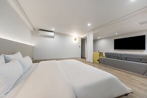 Liv Life Hotel