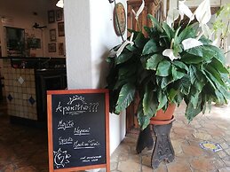 Le Petit Chateau