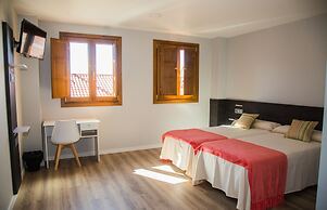 Pensión San Antón - Hostel