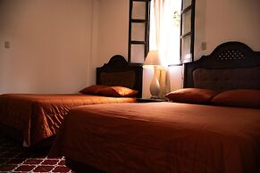 Lar Antiqua Hotel
