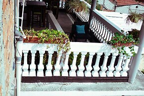 Lar Antiqua Hotel
