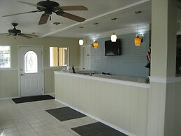 American Inn and Suites