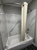 American Inn and Suites