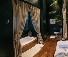 Chandra Residence