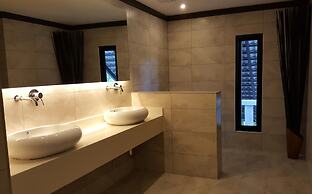 Lot 33 Boutique Hotel