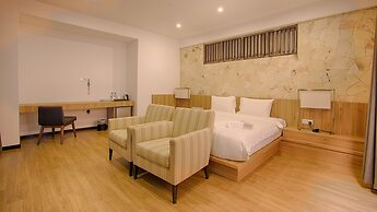 Lot 33 Boutique Hotel