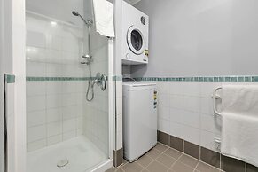 Deluxe Waterfront & City Apartment