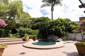Cape Village Lodge