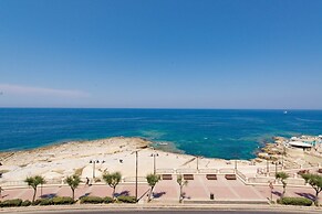 Seafront Apartment in Sliema wt Breathtaking Views