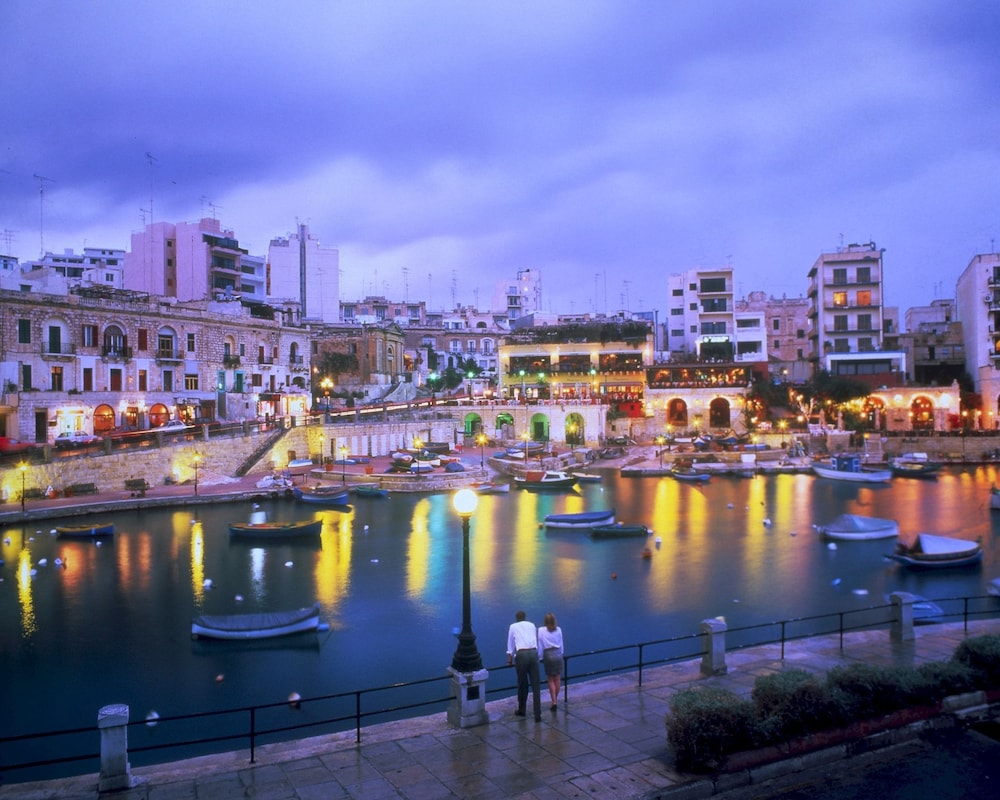 Seafront Apartment in Sliema wt Breathtaking Views