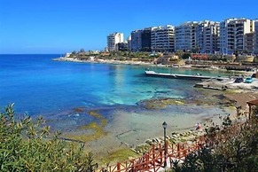Seafront Apartment in Sliema wt Breathtaking Views