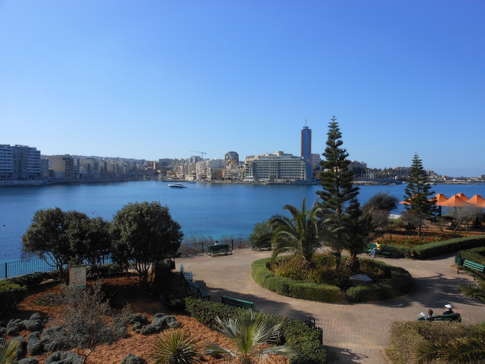 Marvellous Seafront Apartment in the Best Location