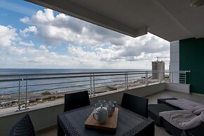 Seaview Apart IN Fort Cambridge With Pool