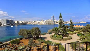 Luxury Apartment inc Pool & Views