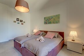 Stunning Seafront Lux Apt, Fort Cambridge wt Pool