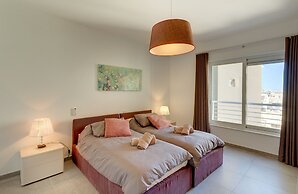 Stunning Seafront Lux Apt, Fort Cambridge wt Pool