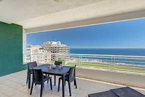 Stunning Seafront Lux Apt, Fort Cambridge wt Pool