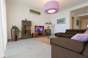 Seaview APT Incl Pool IN Sliema