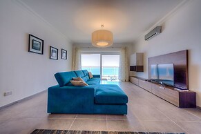 Seafront Luxury Apartment Incl Pool