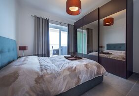 Seafront Luxury Apartment Incl Pool