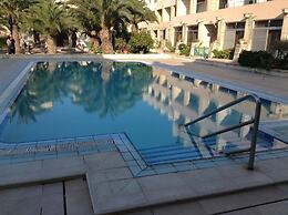 Luxury Seafront Apartment With Pool