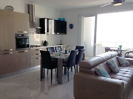 Luxury Seafront Apartment With Pool