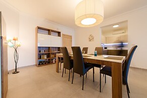 Seafront Luxury APT With Pool