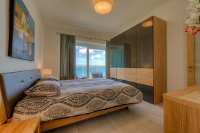 Seafront Luxury APT With Pool