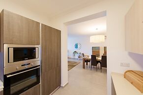 Seafront Luxury APT With Pool