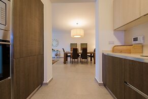 Seafront Luxury APT With Pool
