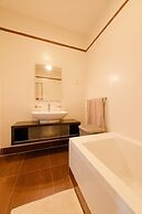 Seafront Luxury APT With Pool