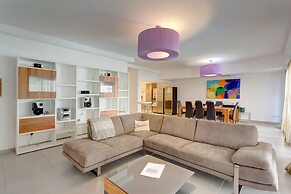 Seaview Apartment In Fort Cambridge, Sliema