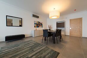 Seafront Luxury Apartment With Pool