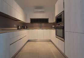 Seafront Luxury Apartment With Pool