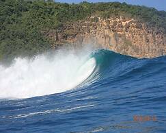 Ekas Surf Resort