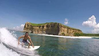 Ekas Surf Resort