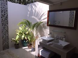 Ekas Surf Resort