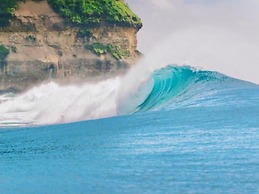 Ekas Surf Resort