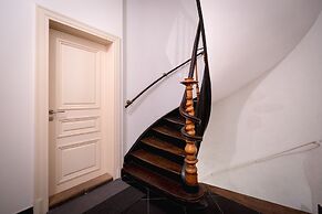 Saint Pauls Suite 1