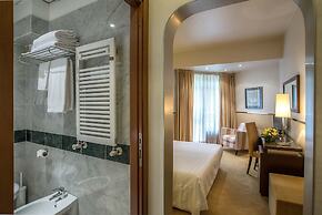 Mini Palace Hotel