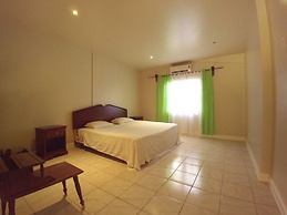 Pinneys Beach Hotel Nevis