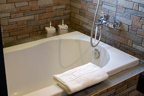 Popular Hotel & Spa