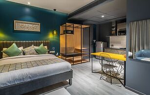 Hotel B Plus L