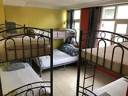 Snooze Inn Dickson Road - Hostel