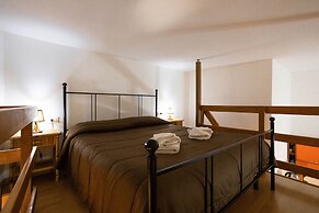 Hola Cathedral House