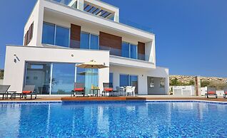 Pearl Beachfront Villa