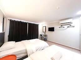 Super OYO 473 Comfort Hotel 2